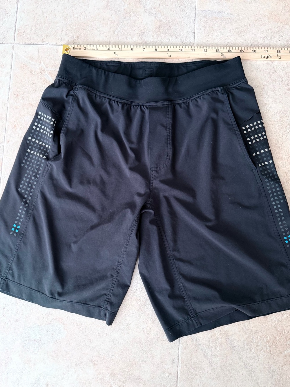 Lululemon Linerless Shorts Mens Large Black Performance Athletic